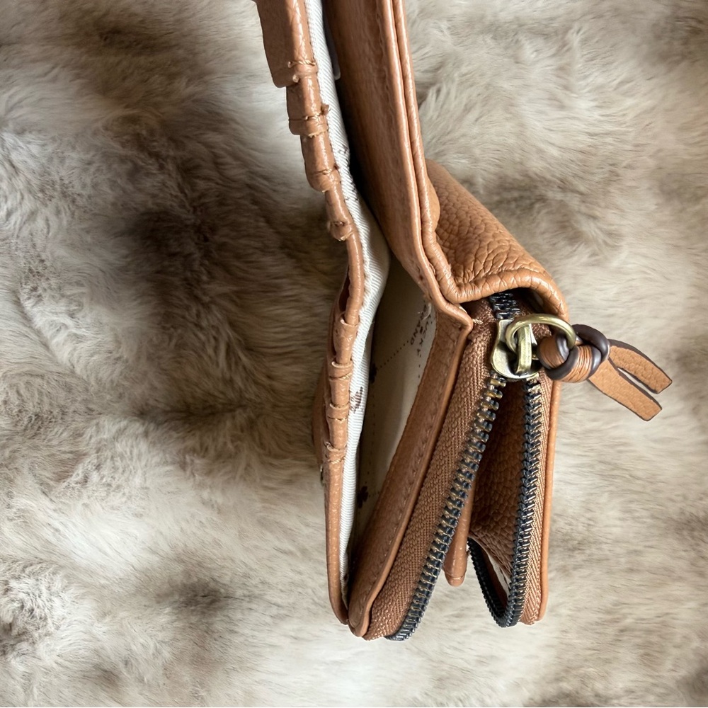 NEW Lucky Brand Wallet - Picture 6 of 7